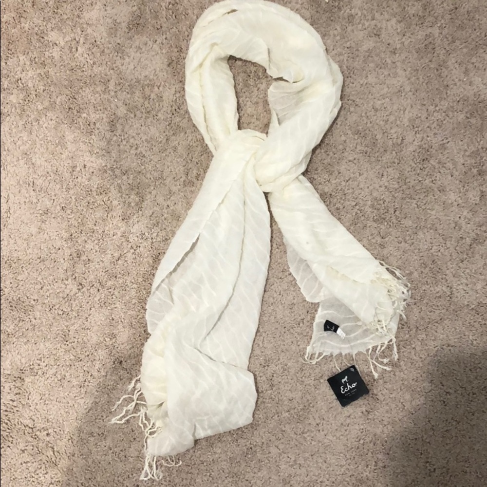 Large ivory color echo brand scarf with tags